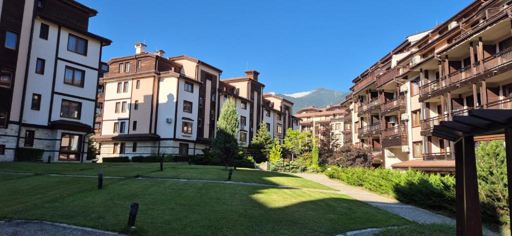 Resort Bansko s výhledem na Pirin